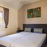 Europarcs De Kraaijenbergse Plassen פארק נופש *
