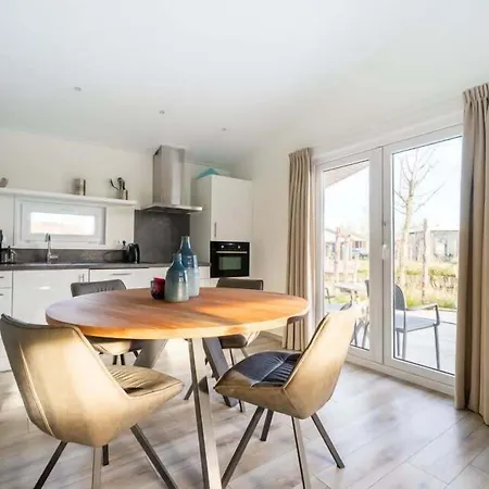 Europarcs De Kraaijenbergse Plassen ホリデーパーク *